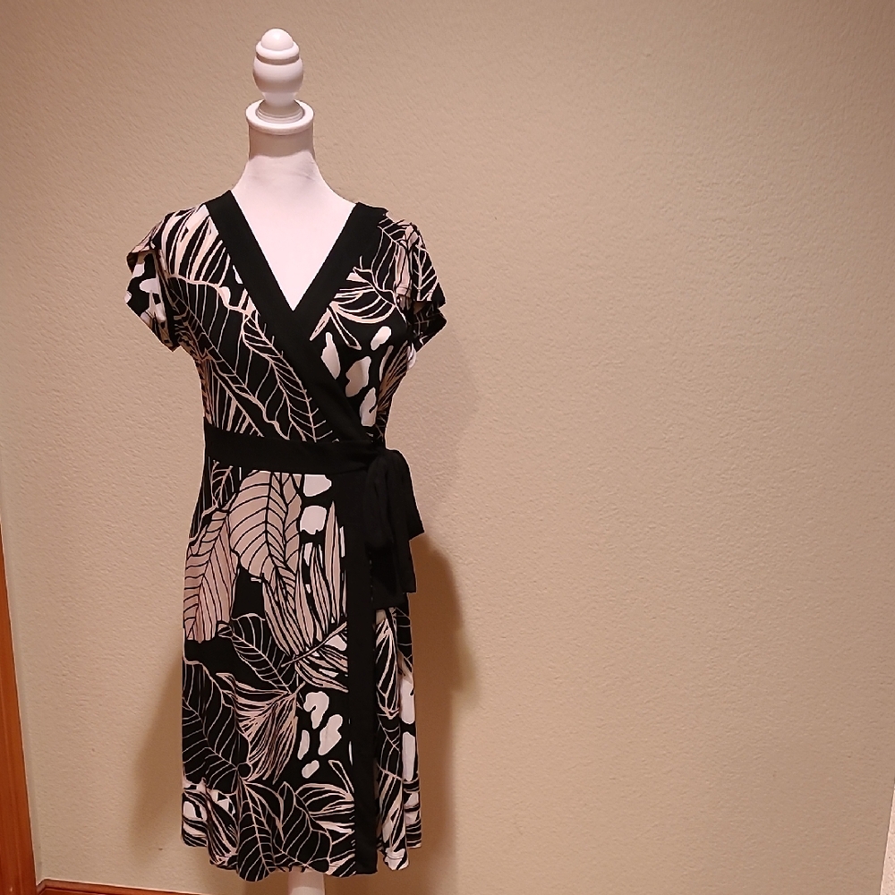 Dana Buchman Black and Tan Midi Wrap Dress with Flutter Sleeves Size M New